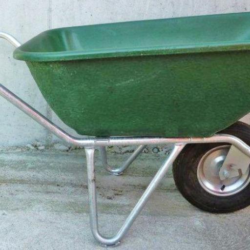 N&L Karrette aus glasfaserverstärktem Polyester erhältlich als 125 und 160 Liter Varianten